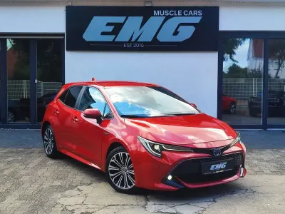 Gebraucht Toyota Corolla Hybrid Club 122 PS (89 kW) 2019 Rot Limousine