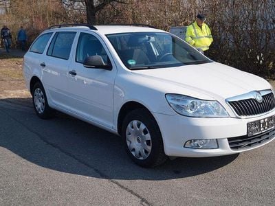 Gebraucht Skoda Octavia 105 PS (77 kW) 2011 Weiß Kombi