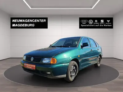 Używany VW Polo Classicline 60 KM (44 kW) 1998 Zielony Sedan/Limuzyna