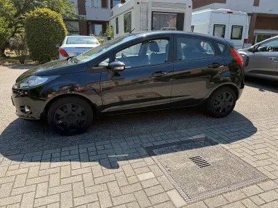 Gebraucht Ford Fiesta Champions Edition 82 PS (60 kW) 2012 Blau Kleinwagen