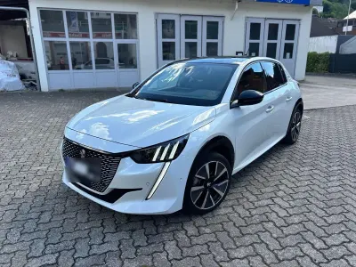 Gebraucht Peugeot e-208 GTi 100 kW (136 PS) 2022 Weiß Kleinwagen