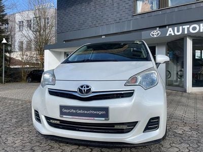 Gebraucht Toyota Verso-S Life 99 PS (72 kW) 2012 Novaweiß perleffekt Van / Kleinbus