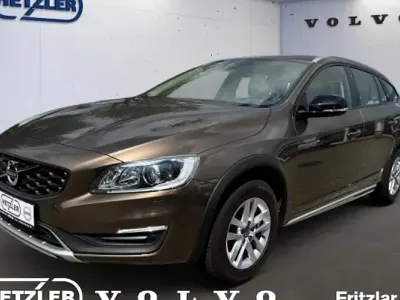 Gebraucht Volvo V60 CC Summum 150 PS (110 kW) 2016 Andere Kombi