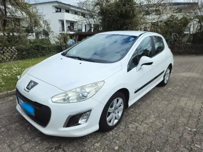 Gebraucht Peugeot 308 Urban Move 98 PS (72 kW) 2011 Weiß Limousine