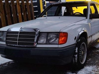 Gebraucht Mercedes 200 109 PS (80 kW) 1987 Weiß Limousine