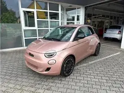 Neu Fiat 500e La Prima 86 kW (118 PS) 2025 Grün (ozean grün) Kleinwagen