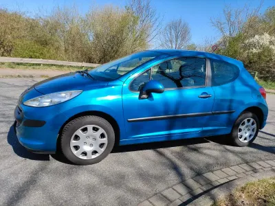 Gebraucht Peugeot 207 73 PS (53 kW) 2009 Blau Kleinwagen