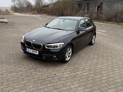 Gebraucht BMW 118 Sport Line 136 PS (100 kW) 2016 Schwarz Kleinwagen