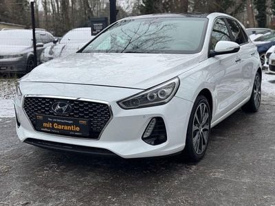 Weiß Gebraucht 2017 Hyundai i30 Premium Limousine | 10.499 € (Fairer Preis)