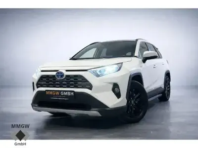 Używany Toyota RAV4 Hybrid Club 218 KM (160 kW) 2019 Biały SUV