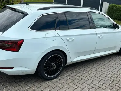 Gebraucht Skoda Superb 190 PS (139 kW) 2015 Weiß Kombi