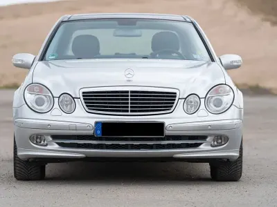 Usata Mercedes E350 Avantgarde 272 CV (200 kW) 2005 Argento Berlina