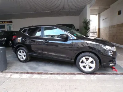 Gebraucht Nissan Qashqai Acenta 116 PS (85 kW) 2018 Schwarz SUV