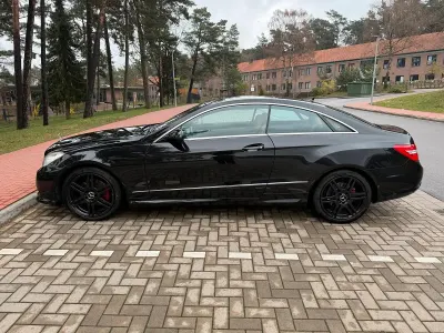 Gebraucht Mercedes E350 Avantgarde 292 PS (214 kW) 2009 Schwarz Coupé
