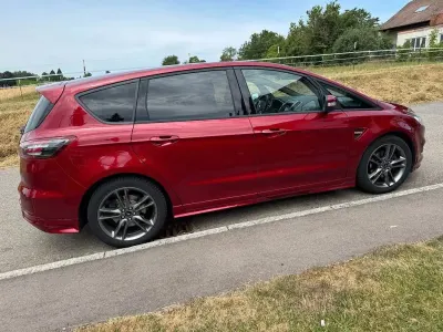 Gebraucht Ford S-MAX ST-Line 241 PS (177 kW) 2018 Rot Van / Kleinbus
