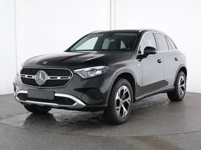 Gebraucht Mercedes GLC300e 204 PS (150 kW) 2025 Schwarz SUV
