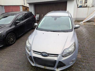 Gebraucht Ford Focus Trend 125 PS (91 kW) 2014 Schwarz Kombi