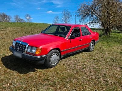 Second-hand Mercedes E230 132 CP (97 kW) 1987 Roșu Berlinǎ