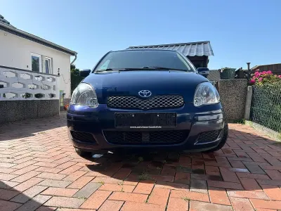 Gebraucht Toyota Yaris 65 PS (47 kW) 2003 Blau Kleinwagen