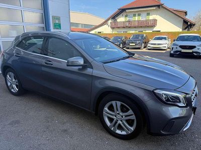 Gebraucht Mercedes GLA180 122 PS (89 kW) 2019 Mountaingrau  met. SUV