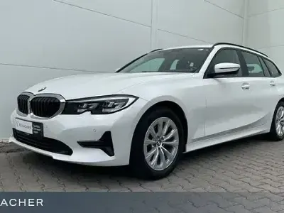 Gebraucht BMW 318 Advantage 150 PS (110 kW) 2022 Weiß Limousine