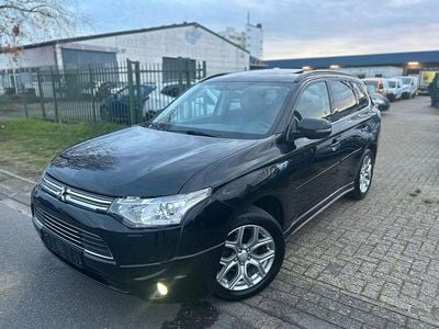 Gebraucht Mitsubishi Outlander P-HEV Instyle 121 PS (88 kW) 2014 Schwarz SUV