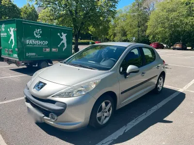 Gebraucht Peugeot 207 Urban Move 95 PS (69 kW) 2008 Silber Limousine