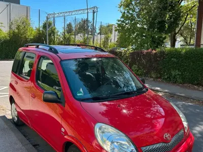 Gebraucht Toyota Yaris Verso 95 PS (69 kW) 2003 Rot Van / Kleinbus