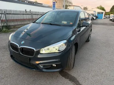Używany BMW 225 Active Tourer Luxury Line 136 KM (100 kW) 2016 Szary Minivan
