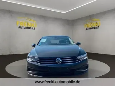 Gebraucht VW Passat Basis 120 PS (88 kW) 2019 Grau Limousine