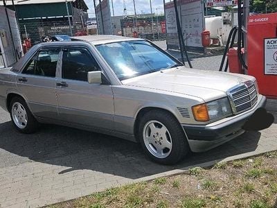Grau Gebraucht 1993 Mercedes 190 Limousine | 22.000 €
