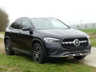 Gebraucht Mercedes GLA180 118 PS (86 kW) 2021 Schwarz SUV
