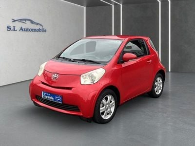 Gebraucht Toyota iQ Basis 68 PS (50 kW) 2009 Rot Kleinwagen