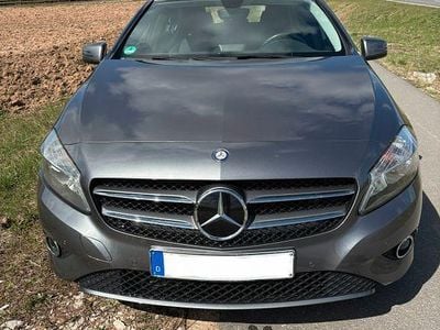 Gebraucht Mercedes A180 Urban 109 PS (80 kW) 2014 Grau Limousine