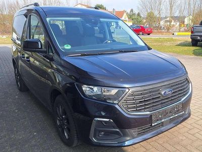 Gebraucht Ford Tourneo Titanium 114 PS (83 kW) 2023 Cyclone midnight blue Kombi