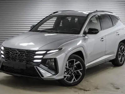 Neu Hyundai Tucson N Line 150 PS (110 kW) 2026 Shimmering silver metallic () SUV