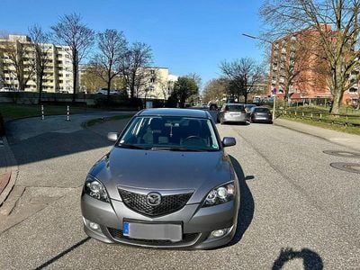 Grau Gebraucht 2006 Mazda 323 Kombi | 3.500 €