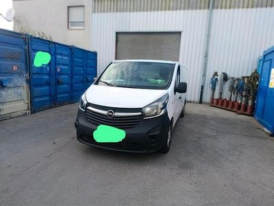 Second-hand Opel Vivaro 106 CP (77 kW) 2015 Alb Monovolum