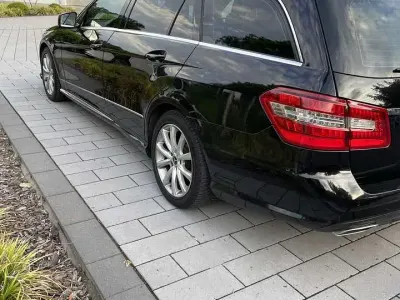 Gebraucht Mercedes E220 170 PS (125 kW) 2013 Schwarz Kombi
