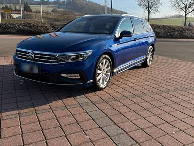 Second-hand VW Passat R-line 200 CP (147 kW) 2022 Albastru Break