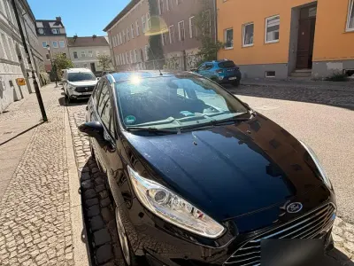 Gebraucht Ford Fiesta 101 PS (74 kW) 2015 Schwarz Kleinwagen