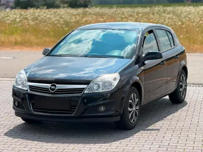 Gebraucht Opel Astra Edition 115 PS (84 kW) 2009 Schwarz Limousine