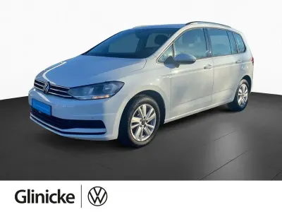 Gebraucht VW Touran Comfortline 122 PS (89 kW) 2022 Weiß Van / Kleinbus