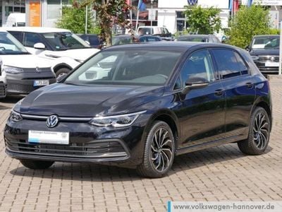 Gebraucht VW Golf VIII Active 131 PS (96 kW) 2023 Deep black perleffekt Limousine