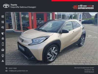 Gebraucht Toyota Aygo X X-plore 72 PS (52 kW) 2022 Ginger beige metallic/dach nig SUV