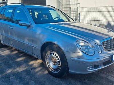Usata Mercedes E200 Classic 163 CV (119 kW) 2004 Argento Berlina