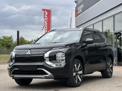 Neu Mitsubishi Outlander P-HEV 306 PS (225 kW) 2026 Schwarz SUV