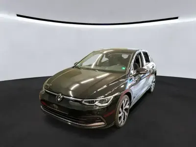 Gebraucht VW Golf VIII Style 190 PS (139 kW) 2024 Grenadillschwarz met (metallic) Limousine