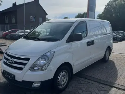 Gebraucht Hyundai H-1 170 PS (125 kW) 2018 Weiß Van / Kleinbus