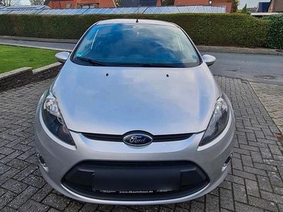 Silber Gebraucht 2011 Ford Fiesta Trend Kleinwagen | 3.000 € (Fairer Preis)